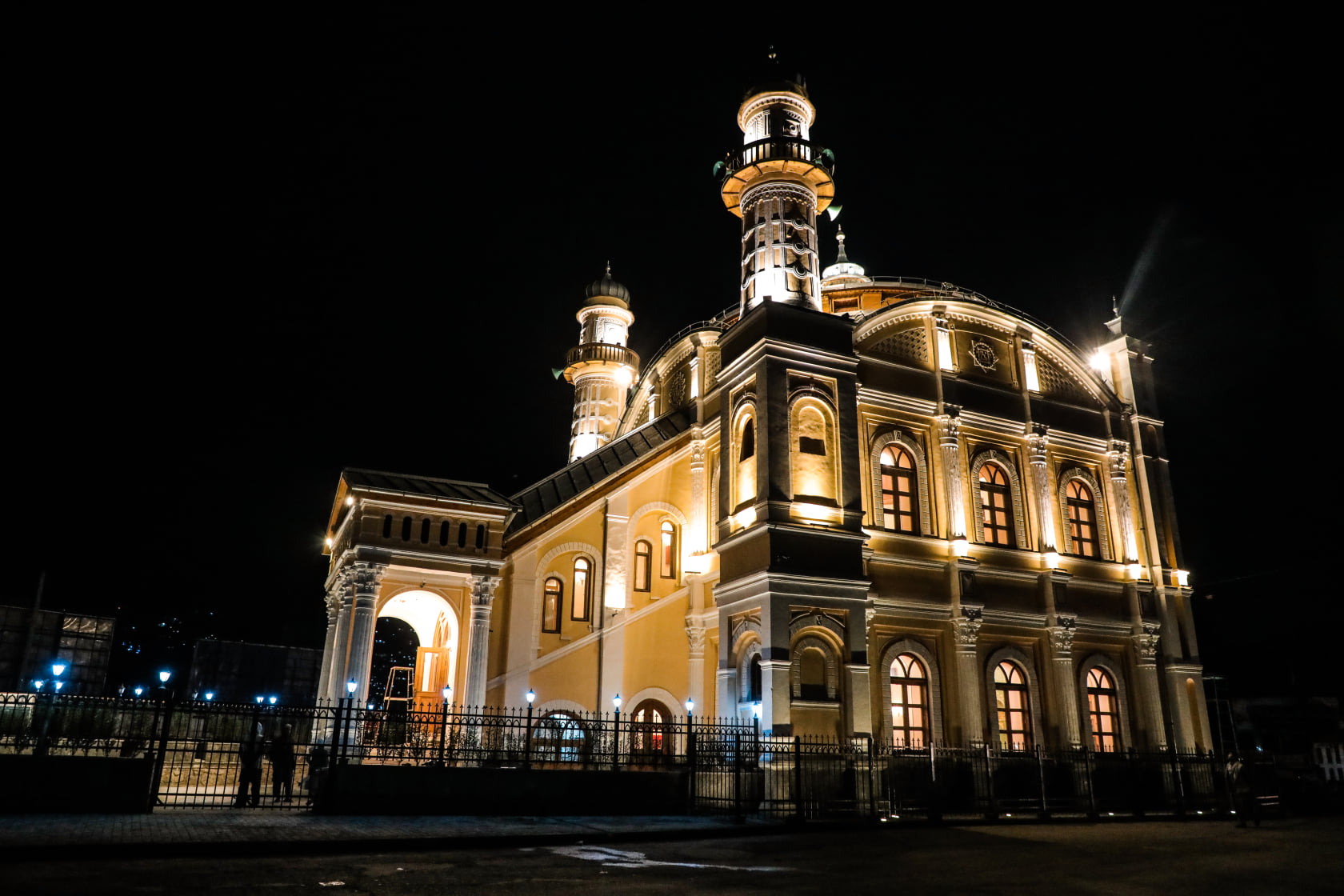 Shah-Do Shamshira Mosque